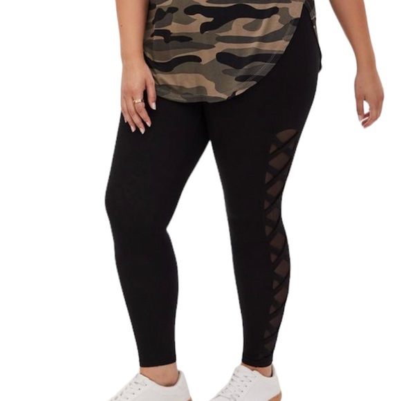 Torrid Women’s Plus Size Black Pointe Side Mesh Lattice Luxe Legging Size 2X - Picture 3 of 11